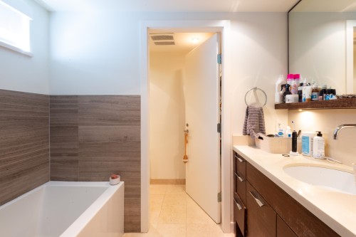 1088 7Th Avenue W, Vancouver, BC 