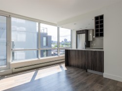706-1788 Columbia Street  Vancouver, BC V5Y 0L7
