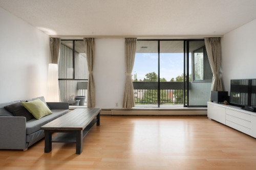 704-6689 Willingdon Avenue  Burnaby, BC V5H 3Y8