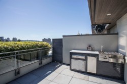 300-2432 Haywood Avenue  West Vancouver, BC V7V 1Y1