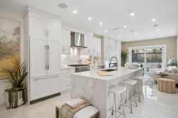2523 8th Avenue W Vancouver, BC V6K 2B3