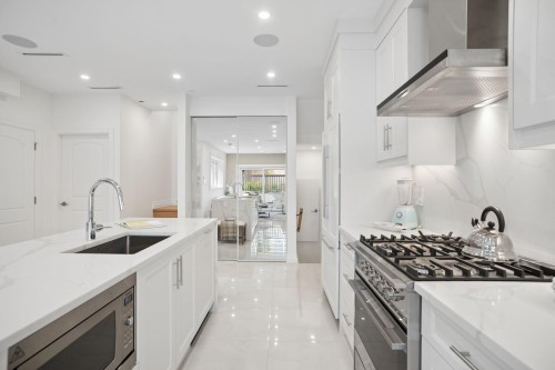 2523 8Th Avenue W, Vancouver, BC 