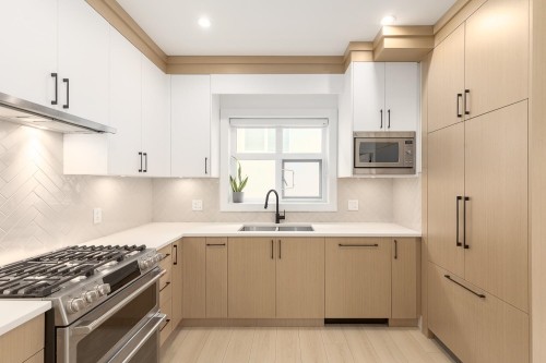 1727 22Nd Avenue E, Vancouver, BC 