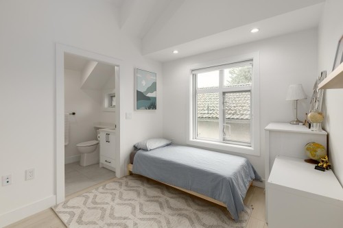 1727 22Nd Avenue E, Vancouver, BC 