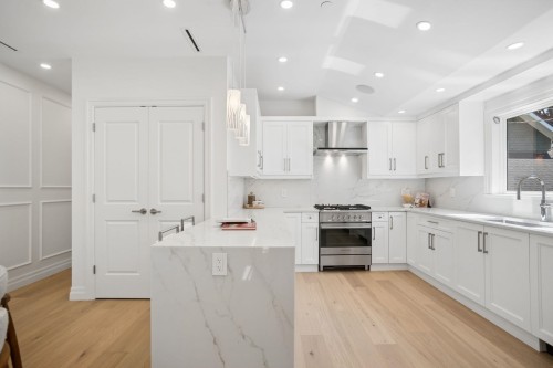 2012 15Th Avenue W, Vancouver, BC 