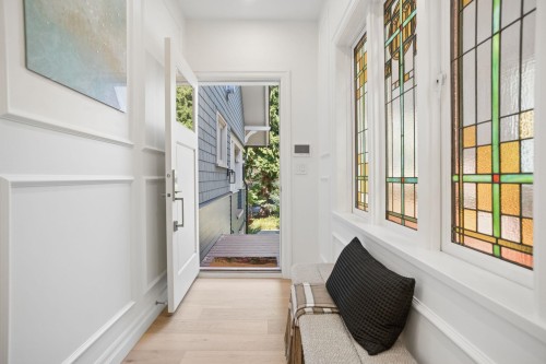 2012 15Th Avenue W, Vancouver, BC 