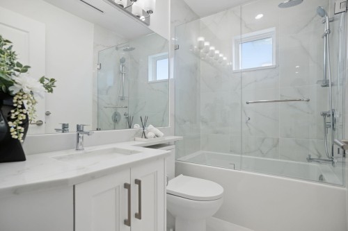 2012 15Th Avenue W, Vancouver, BC 