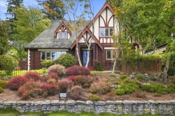 5584 Maple Street  Vancouver, BC V6M 3T7