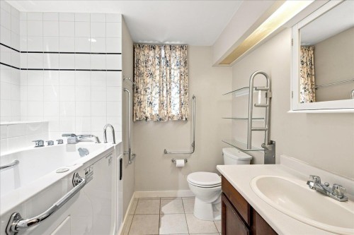 5584 Maple Street, Vancouver, BC 