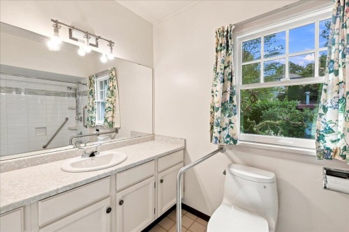 5584 Maple Street, Vancouver, BC 