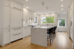 462 22nd Avenue W Vancouver, BC V5Y 2G5