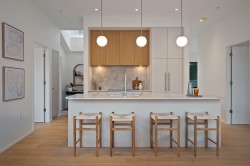 166 38th Avenue E Vancouver, BC V5W 1H1