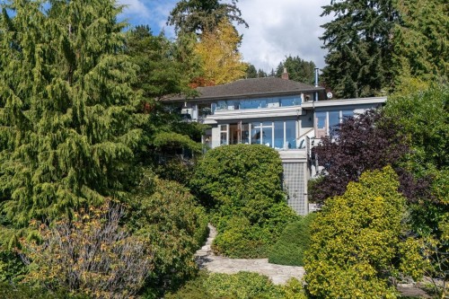 4052 Marine Drive, West Vancouver, BC 