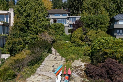 4052 Marine Drive, West Vancouver, BC 