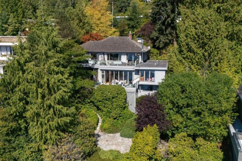 4052 Marine Drive, West Vancouver, BC 