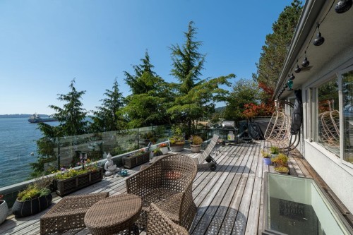 4052 Marine Drive, West Vancouver, BC 