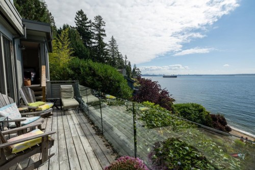 4052 Marine Drive, West Vancouver, BC 
