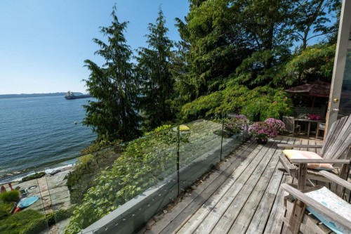 4052 Marine Drive, West Vancouver, BC 