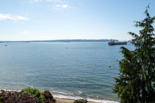 4052 Marine Drive, West Vancouver, BC 