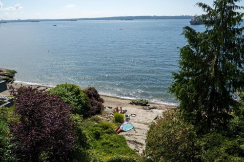 4052 Marine Drive, West Vancouver, BC 