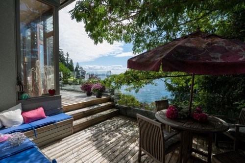 4052 Marine Drive, West Vancouver, BC 