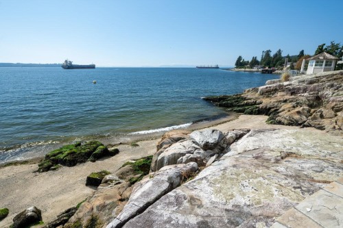 4052 Marine Drive, West Vancouver, BC 