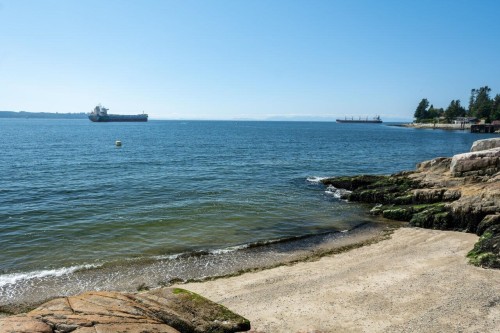 4052 Marine Drive, West Vancouver, BC 
