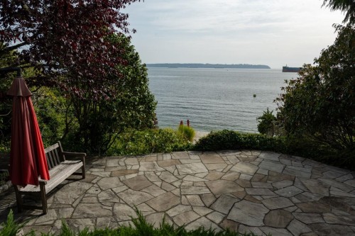 4052 Marine Drive, West Vancouver, BC 
