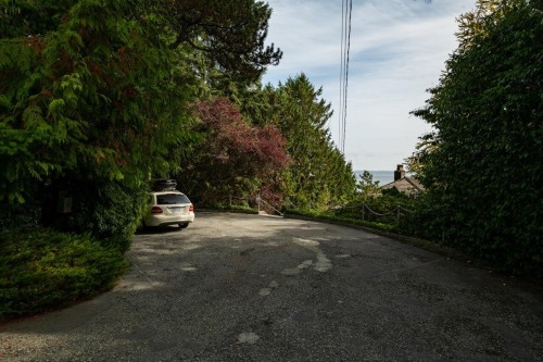 4052 Marine Drive, West Vancouver, BC 