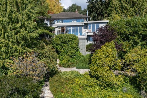 4052 Marine Drive, West Vancouver, BC 