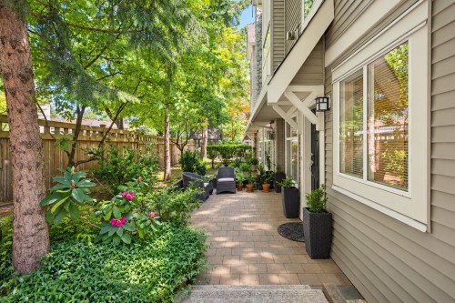 2-1071 Lynn Valley Road  North Vancouver, BC V7J 1Z6