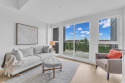 103/203-422 3rd Street E North Vancouver, BC V7L 0K1