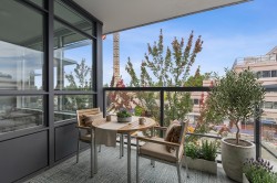 569-2080 West Broadway Street  Vancouver, BC V6J 0C7