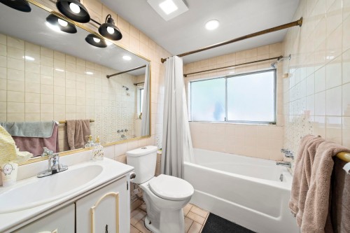 1534 71St Avenue W, Vancouver, BC 