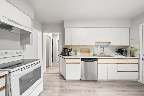 1534 71St Avenue W, Vancouver, BC 