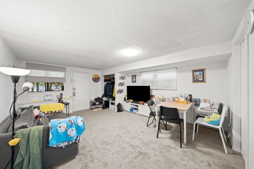 1534 71St Avenue W, Vancouver, BC 