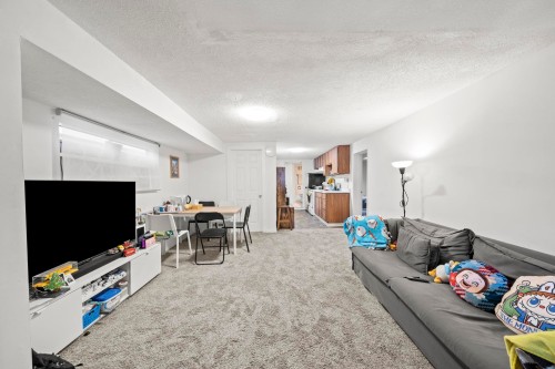 1534 71St Avenue W, Vancouver, BC 