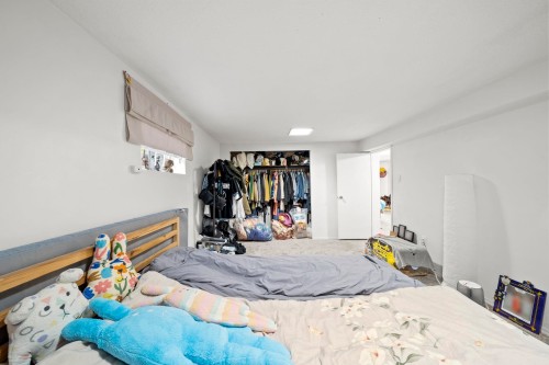 1534 71St Avenue W, Vancouver, BC 