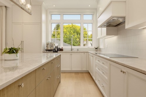 3887 15Th Avenue W, Vancouver, BC 