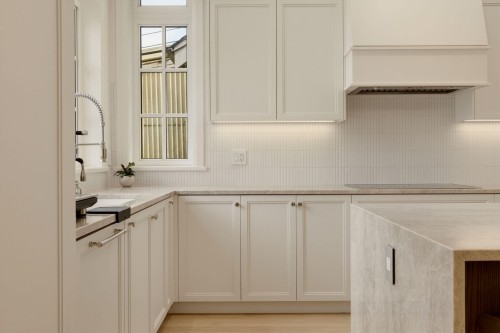 3887 15Th Avenue W, Vancouver, BC 