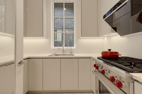 3887 15Th Avenue W, Vancouver, BC 