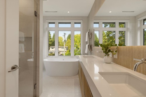 3887 15Th Avenue W, Vancouver, BC 