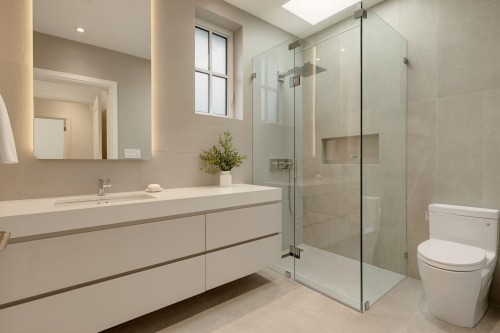 3887 15Th Avenue W, Vancouver, BC 