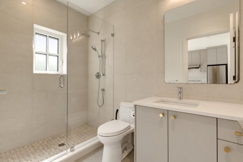 3887 15Th Avenue W, Vancouver, BC 
