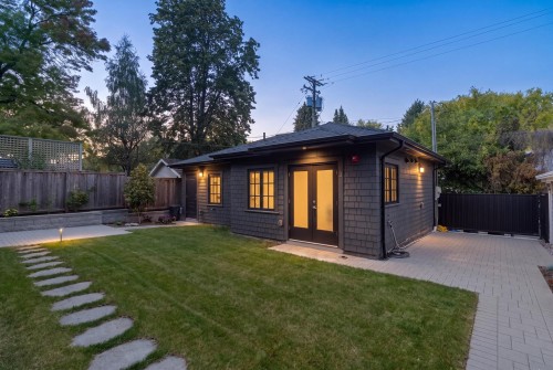 3887 15Th Avenue W, Vancouver, BC 