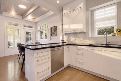 3328 7Th Avenue W, Vancouver, BC 