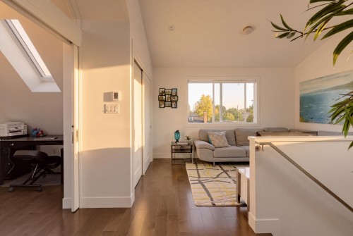 3328 7Th Avenue W, Vancouver, BC 