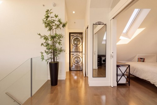 3328 7Th Avenue W, Vancouver, BC 