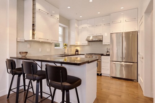3328 7Th Avenue W, Vancouver, BC 
