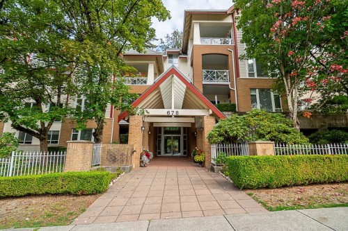 207-678 Queens Road W North Vancouver, BC V7N 2L3